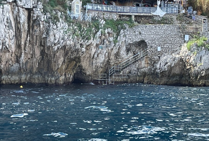 イタリア　カプリ島　青の洞窟