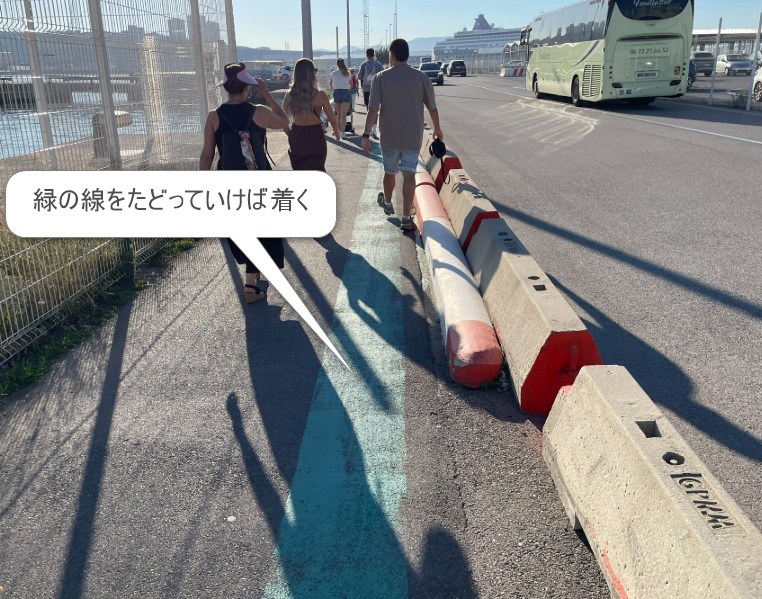 フランス　マルセイユ　無料シャトルバスへの道