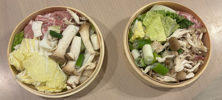 STEP2　キッチンペーパーと食材詰め込み